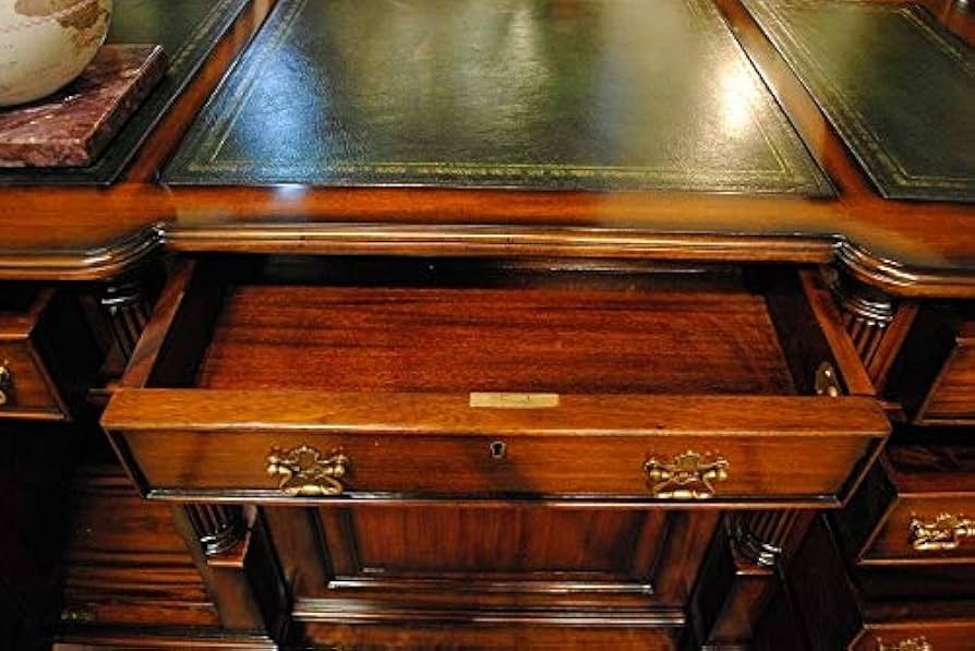 プレジデントデスク 140cm幅 両袖デスク 書斎 木製 マホガニー 革張り 高級材マホガニー材で作られた140cm幅のプレジデントデスク(両袖